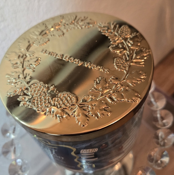 To All a Good Night Christmas 🎄 theme Bath & Body 3-Wick Candle - Picture 7 of 8